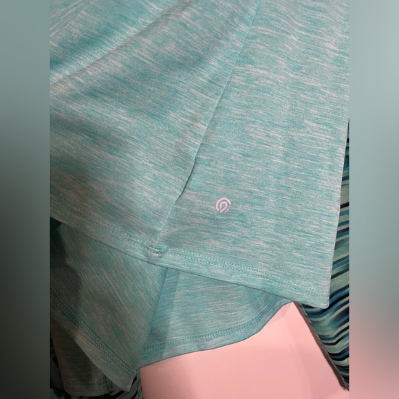 Champion 2 Piece Set Women’s TealCapri Leggings and Short Sleeve Top Size Large - Picture 13 of 15
